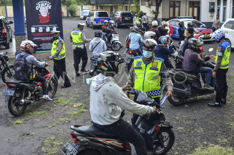 Foto: operasi-pajak-kendaraan-bermotor. Sumber: antarafoto.com
