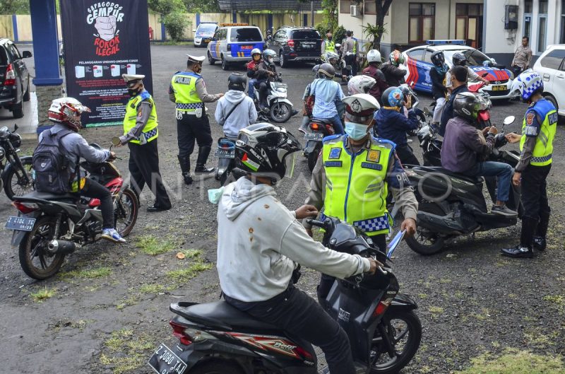 Foto: operasi-pajak-kendaraan-bermotor. Sumber: antarafoto.com